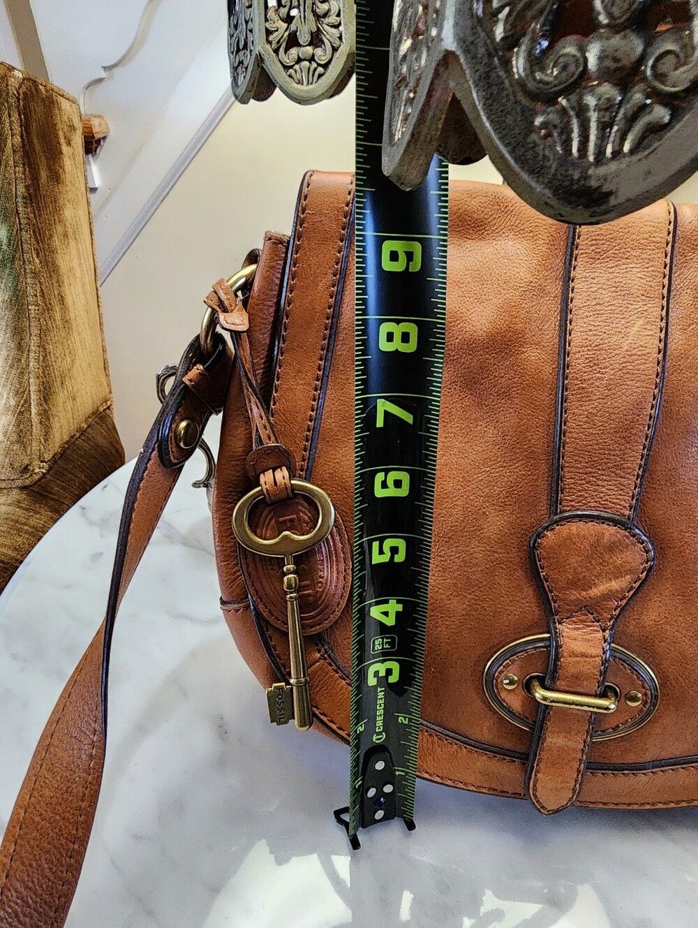 Fossil Leather Crossbody Saddle Bag Brown Key Charm Flap Purse Adjustable Strap - Picture 14 of 16